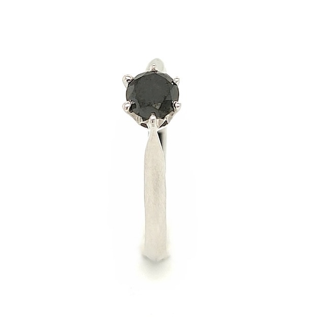Private Label CvdK Private Label CvdK ring in 18 krt. witgoud met een zwarte diamant