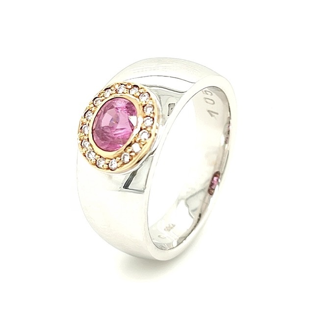 Private Label CvdK Private Label CvdK ring in 14 krt. wit- en geelgoud met saffier en diamant