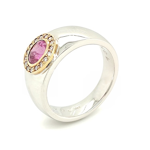 Private Label CvdK Private Label CvdK ring in 14 krt. wit- en geelgoud met saffier en diamant