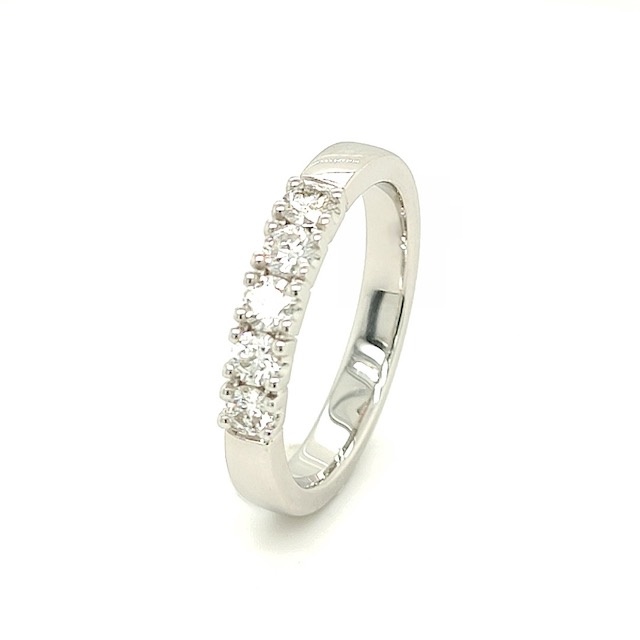 Private Label CvdK Private Label CvdK ring in 14 krt. witgoud met diamant
