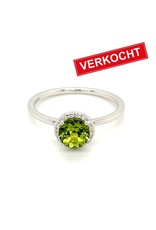 Private Label CvdK Private Label CvdK ring in 14 krt. witgoud met peridot en diamanten