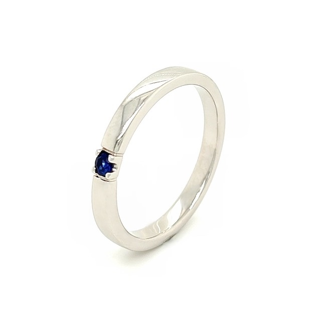 Private Label CvdK Private Label CvdK ring in 14 krt. witgoud met saffier