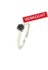 Private Label CvdK Private Label CvdK ring in 18 krt. witgoud met een zwarte diamant