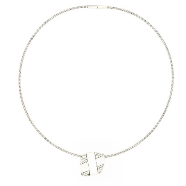 Private Label CvdK Exclusive Private label CvdK collier met hanger in 18 krt. witgoud met diamant