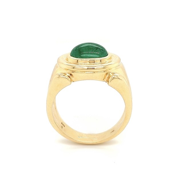 14 kt. gouden ring met een cabouchon geslepen smaragd 2.32 ct.