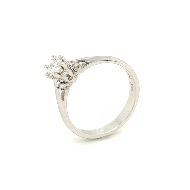 Private Label CvdK Private Label CvdK ring in 18 krt. witgoud met diamant