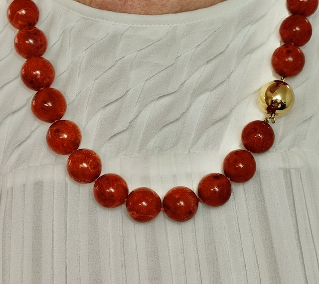 Private Label CvdK Private label CvdK bloedkoraal collier met 14 krt. geelgoud