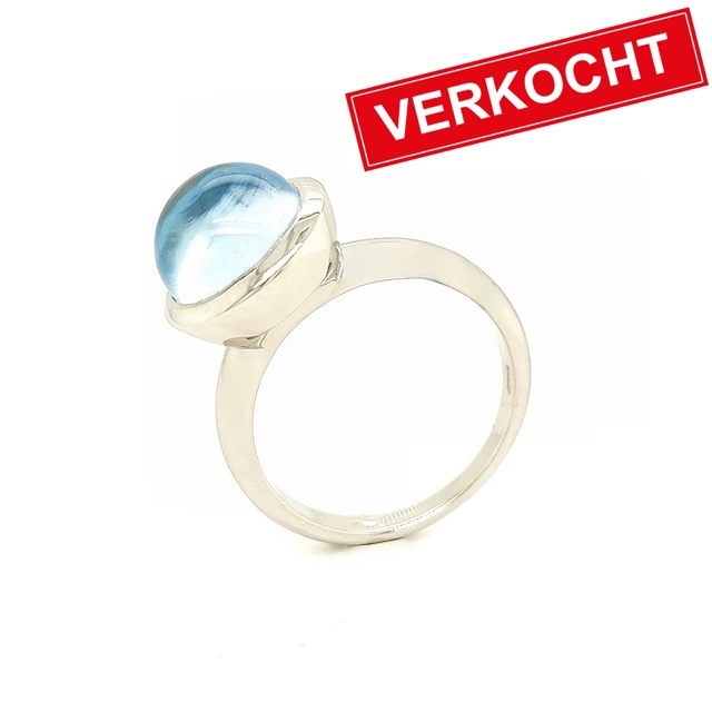 Private Label CvdK Private Label CvdK ring in 18 krt. witgoud met topaas