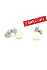 Private Label CvdK Private label CvdK oorstekers in 14 krt. witgoud met parel