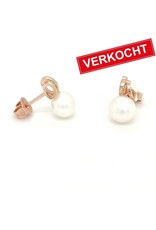 Private Label CvdK Private label CvdK oorstekers in 14 krt. roségoud met parel
