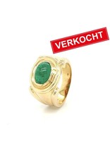 14 kt. gouden ring met een cabouchon geslepen smaragd 2.32 ct.