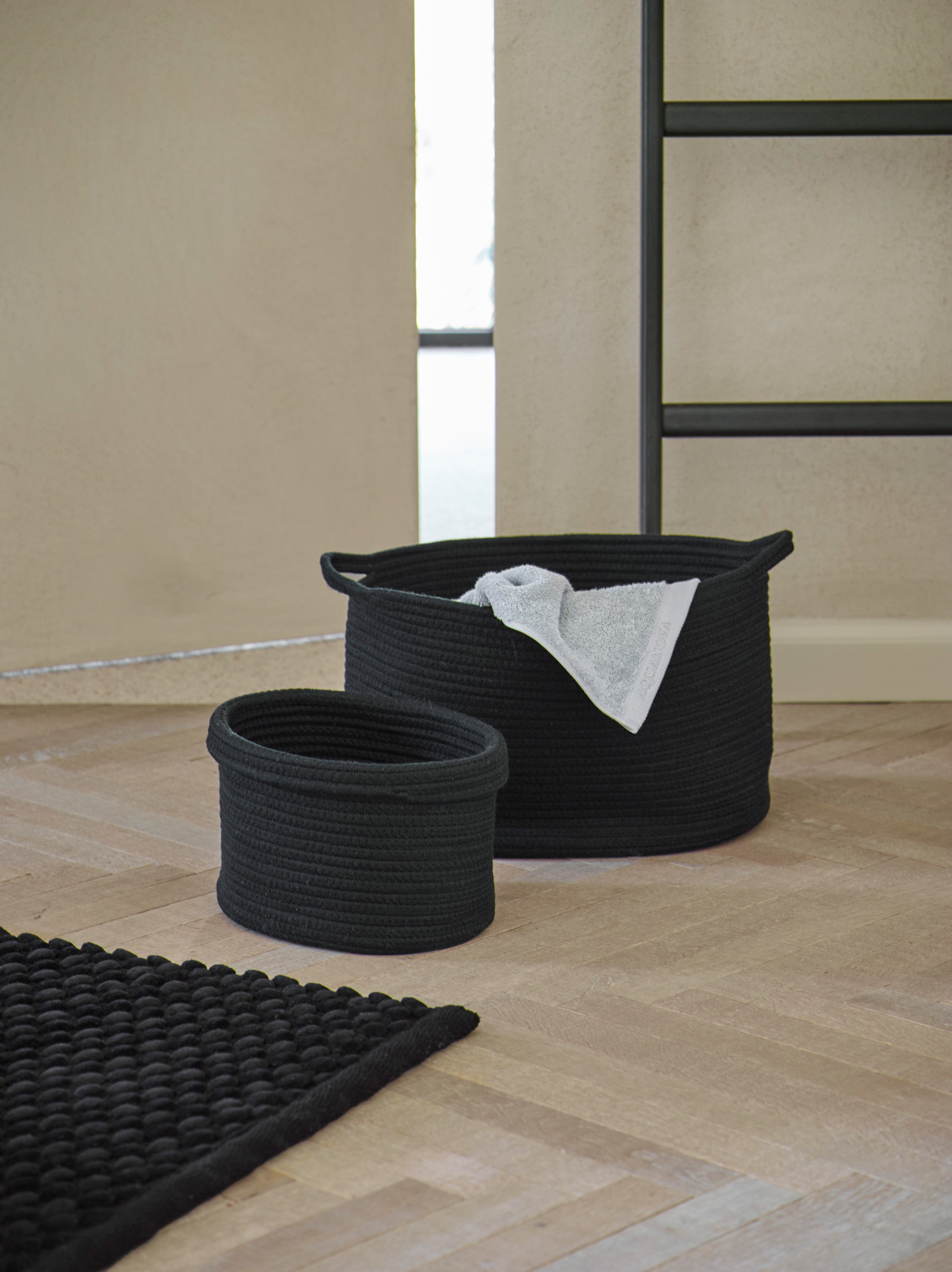 Aquanova RENA storage basket Midnight Black small
