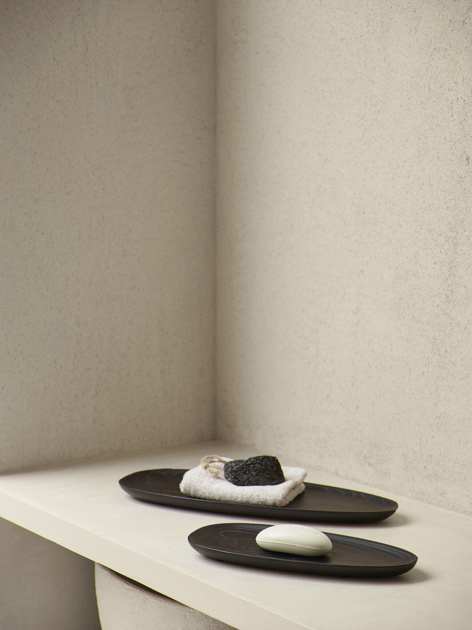 Aquanova COLE tray oval Black 30 cm