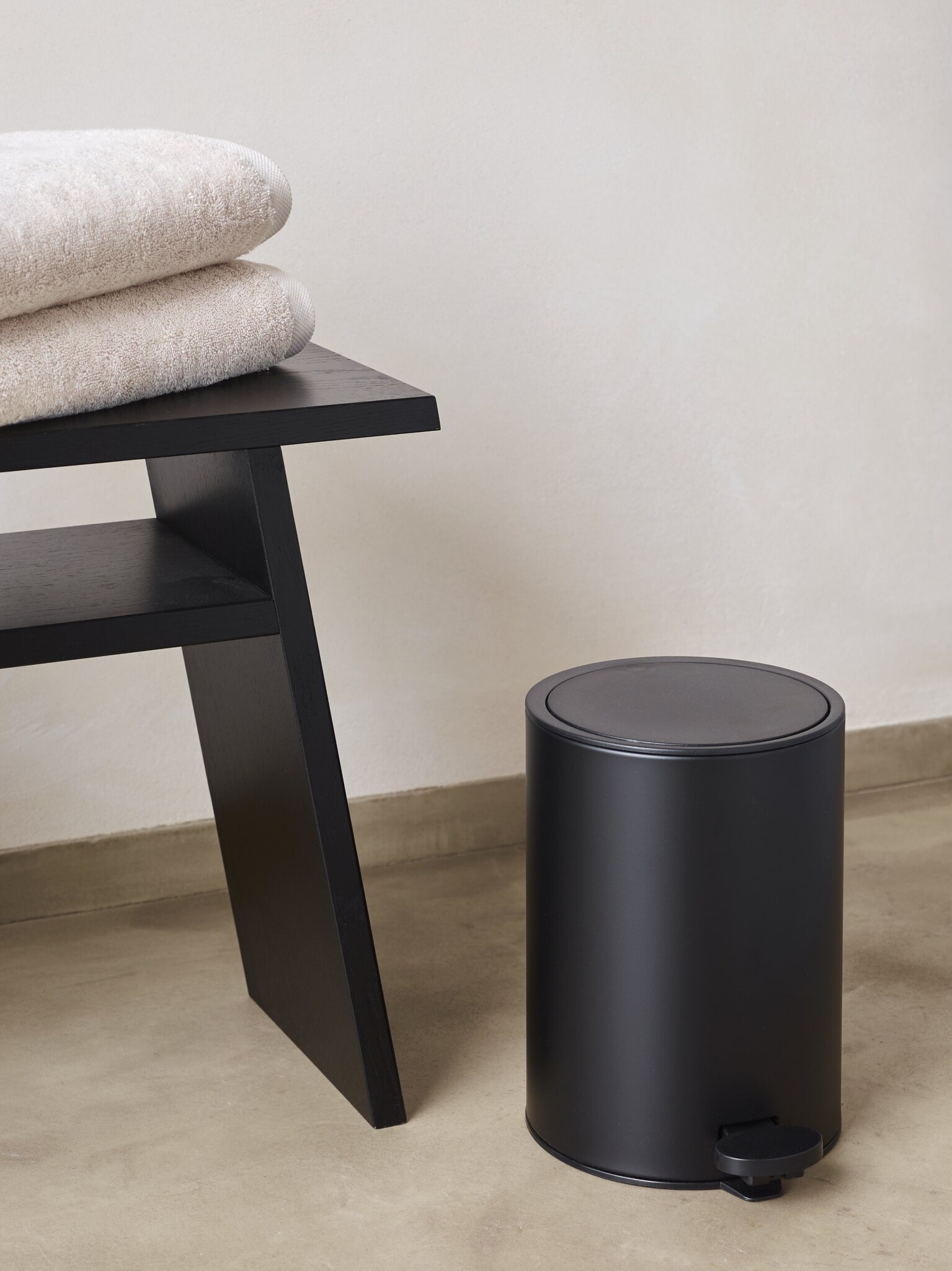 Aquanova RAF pedal bin Black
