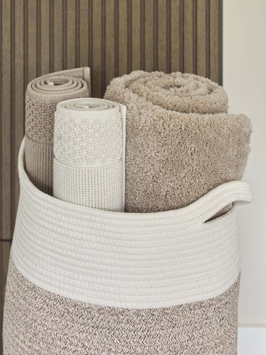 Aquanova YUNA bath mat Almond