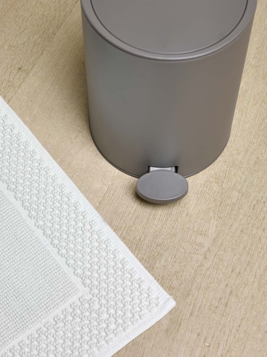Aquanova YUNA bath mat Truffle
