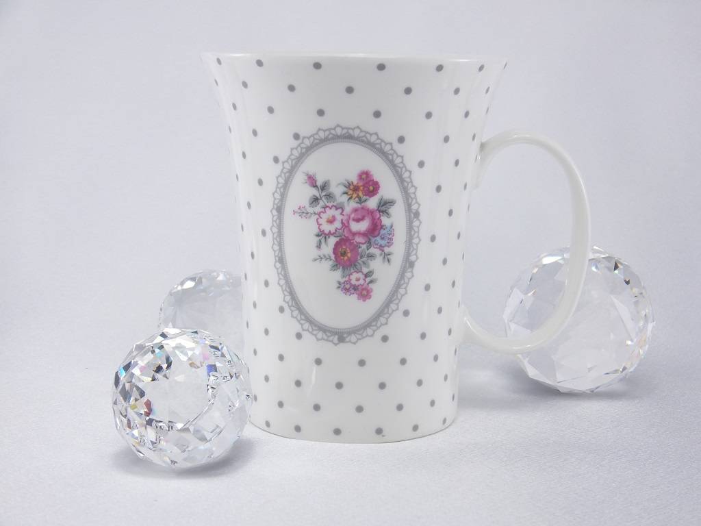 Dallas - stylish porcelain mug in white