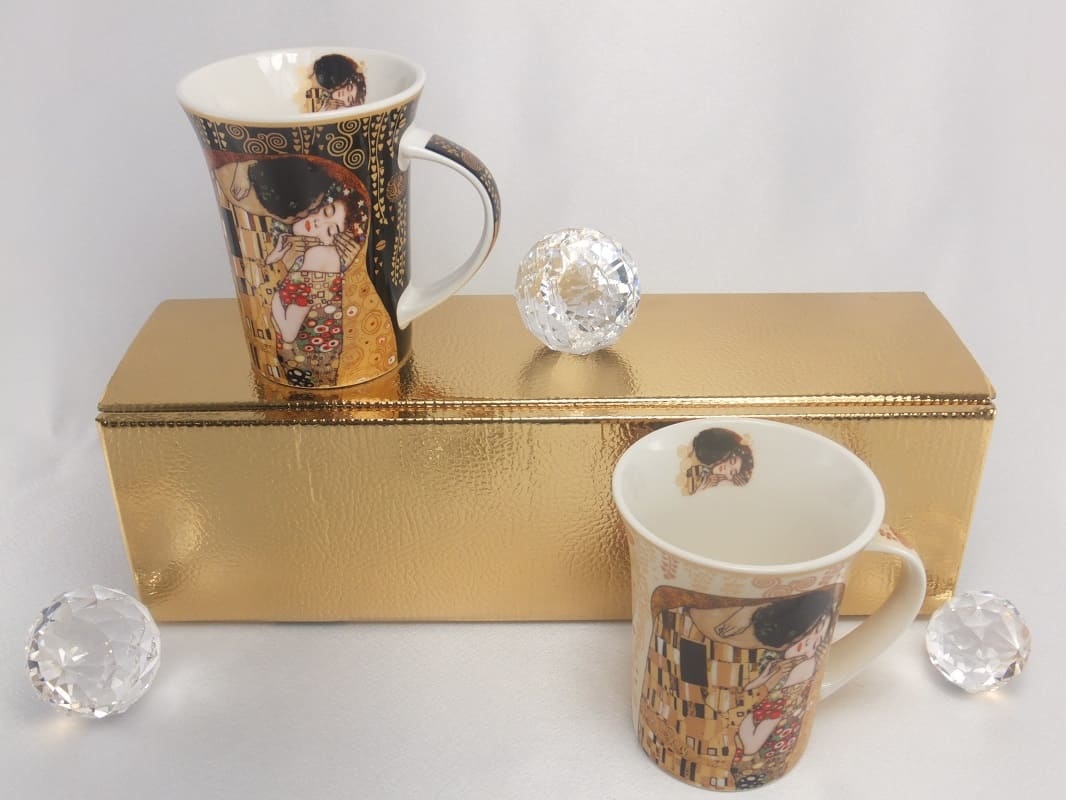 CARMANI - 1990 Gustav Klimt - The Kiss in Ecru Coffee Mug X