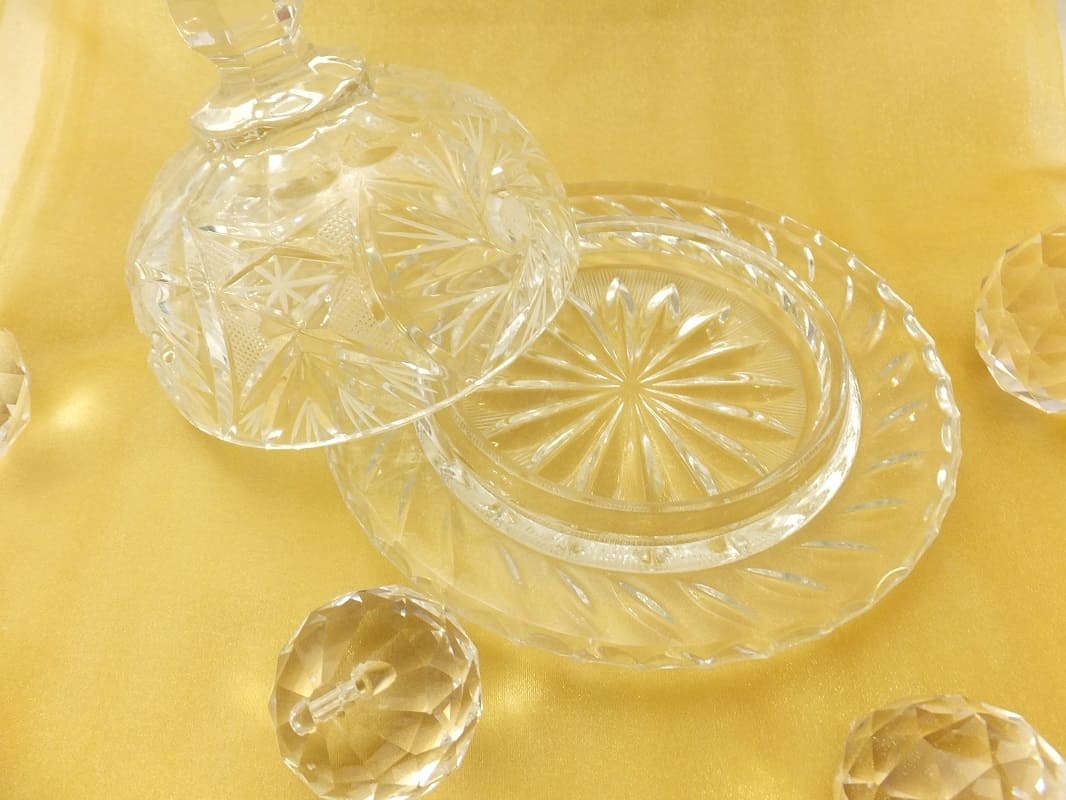 Julia - 1842  Kristallglas CARAT - Butterdose
