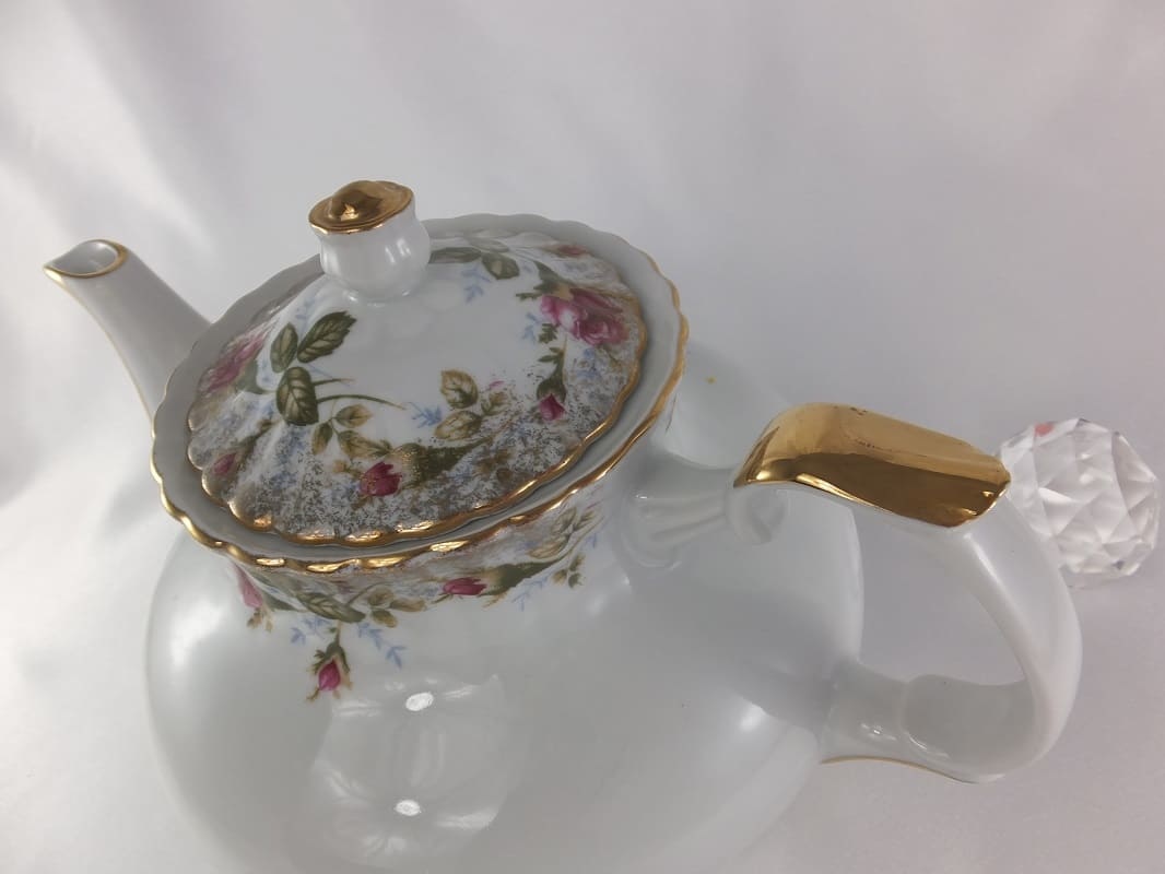 CHODZIEZ 1852 Marie Rose teapot with gold rim