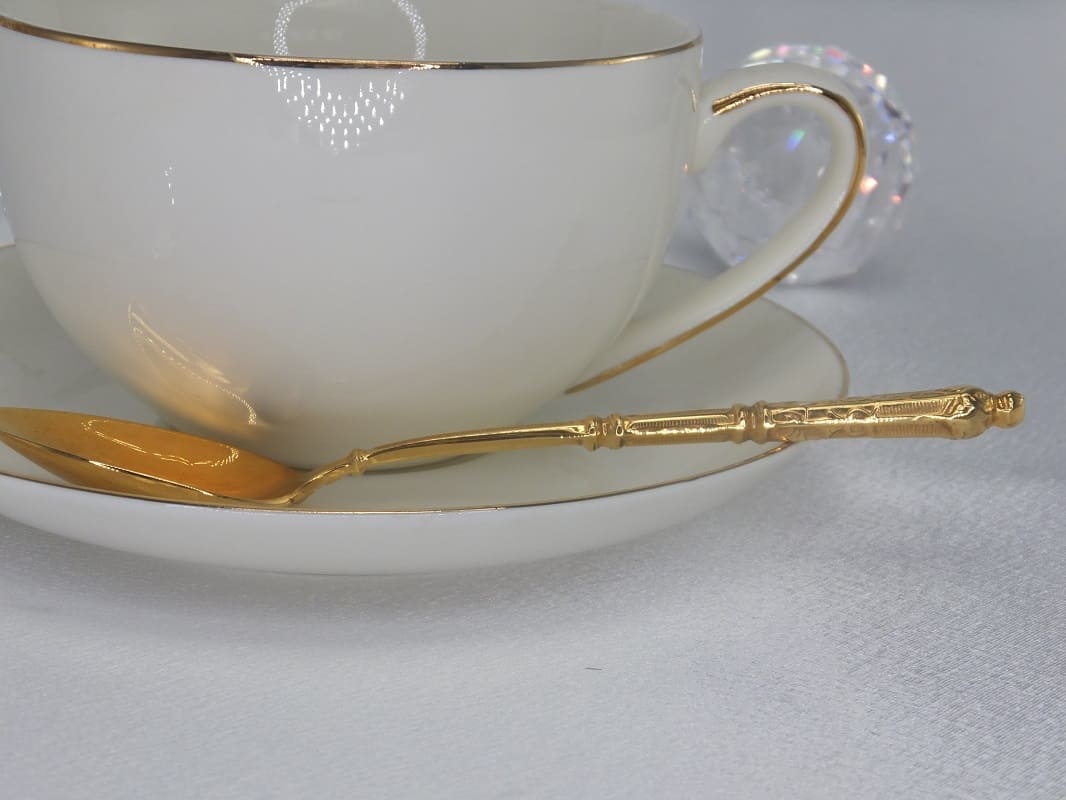 CARMANI - 1990 Teacup with saucer in white / gold