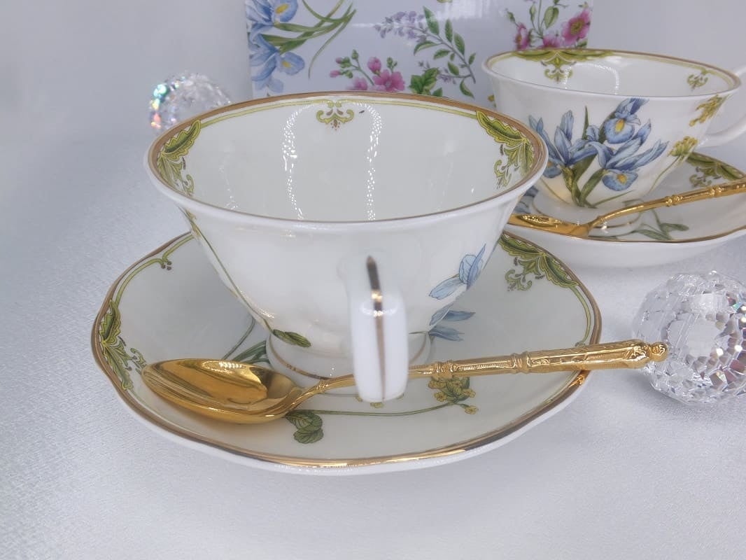 CARMANI - 1990 Teacups Set - Fine Bone China - Irises