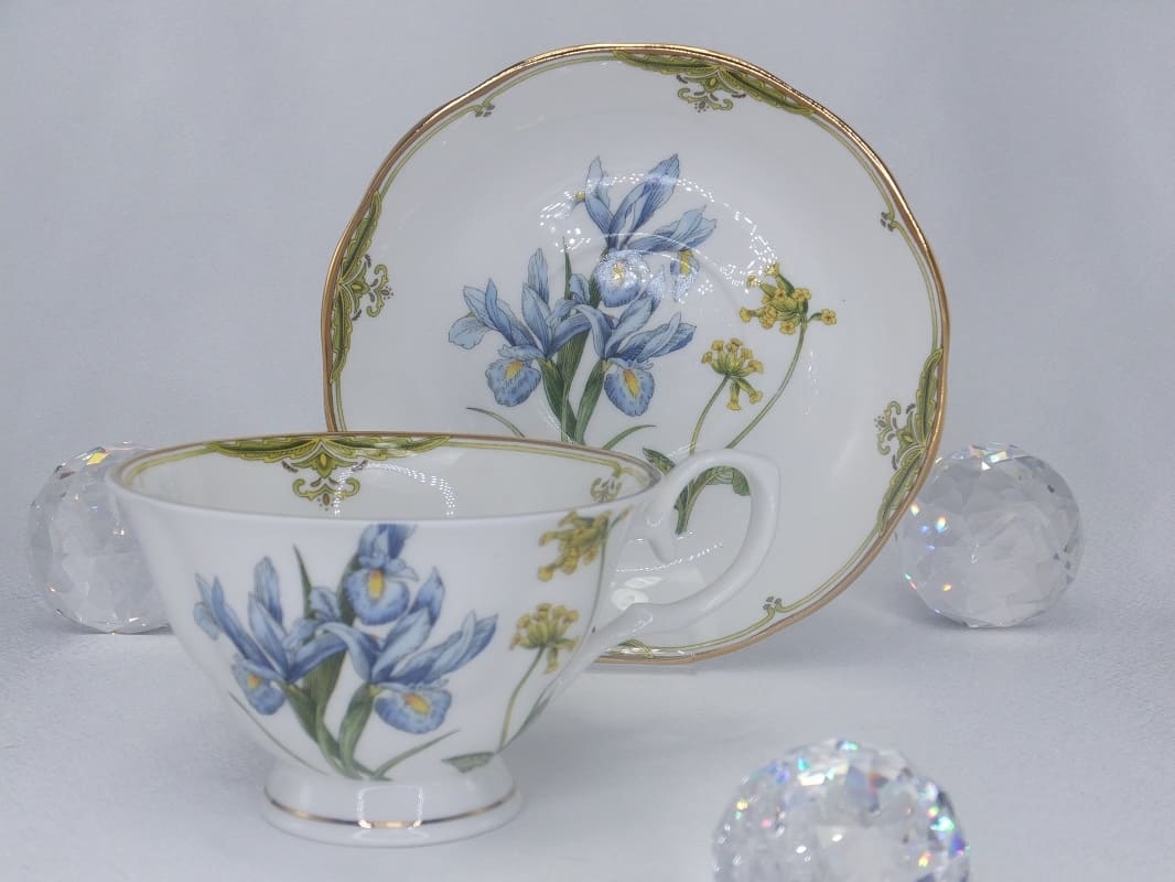 CARMANI - 1990 Teacups Set - Fine Bone China - Irises