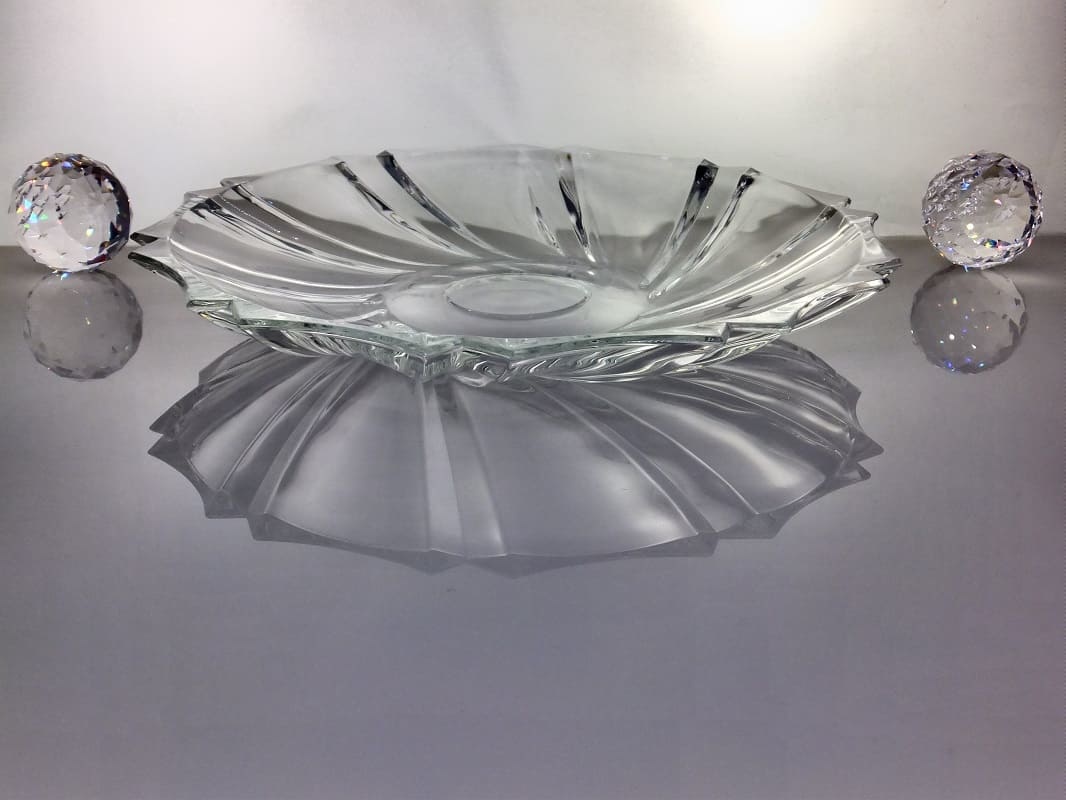 https://cdn.webshopapp.com/shops/158039/files/280445803/irena-1924-glass-plates-made-of-crystal-glass-in-2.jpg