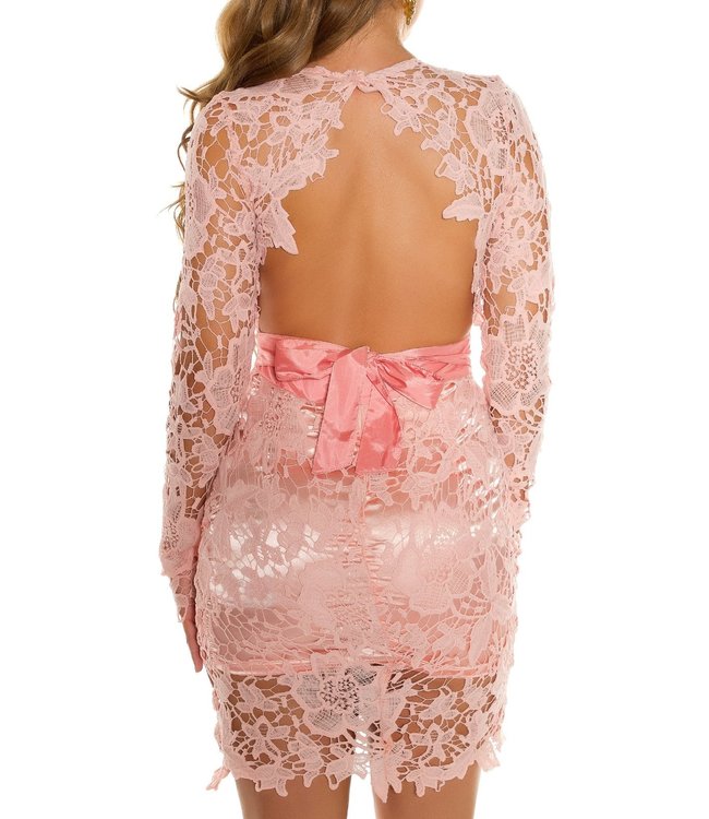 Elegante kanten jurk met open rug en satijnen  riem - roze