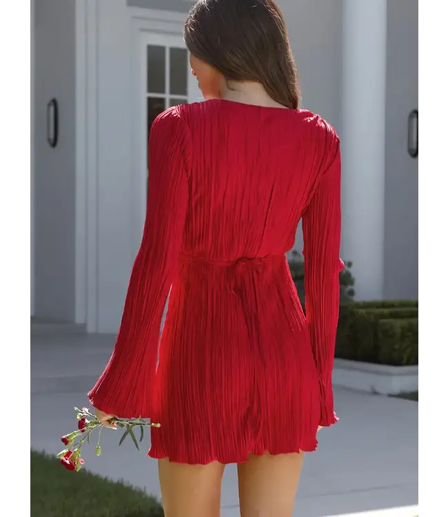 Elegante rode mini-jurkje met deep V neck