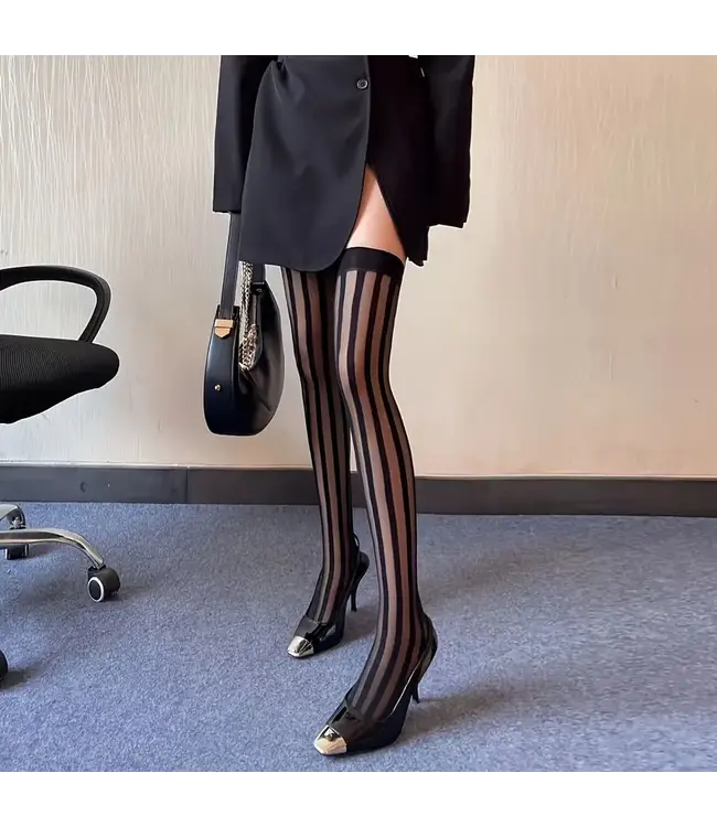 Elegante zwarte kousen met strepen