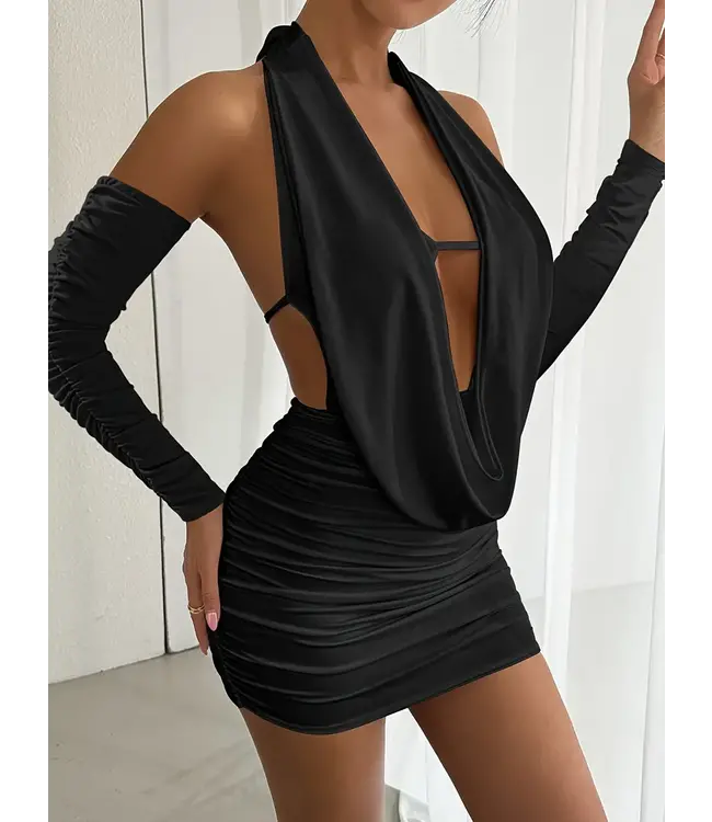 Sexy waterval jurkje met open rug en arm warmer - zwart