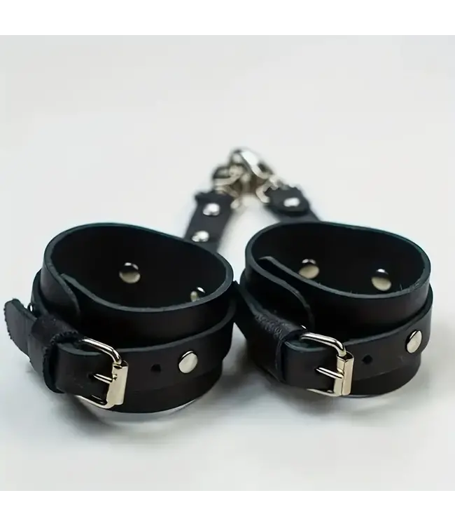 Erotic Accessoires- PU ondergoed riem met handboeien en beenringen
