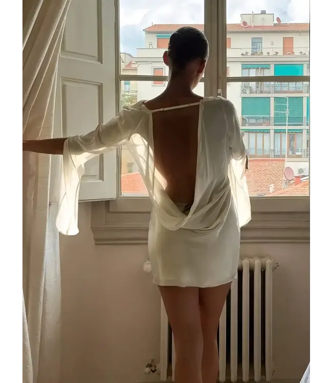 Sexy waterval jurk met open rug en deep V neck - cream