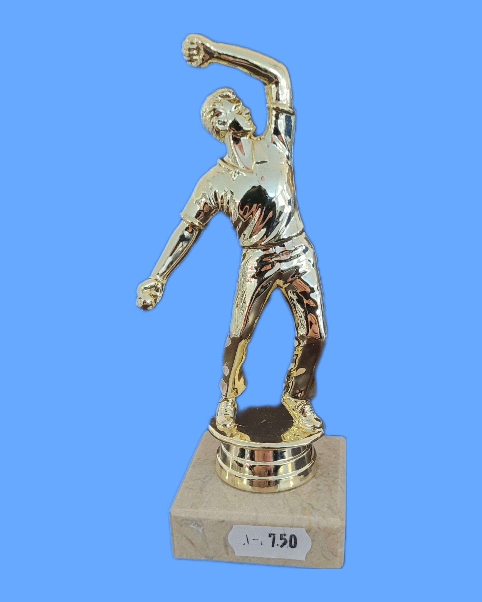 Cricketbowler op voet goudkleur ca. 13 cm