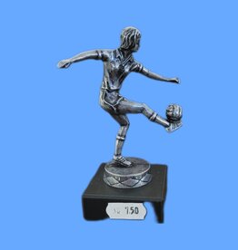 Metalen voetbal dame op voet ca. 13 cm