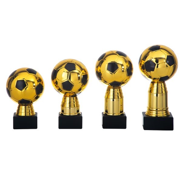 AK 5637 Voetbal trofee goud 4 maten   14-19 CM