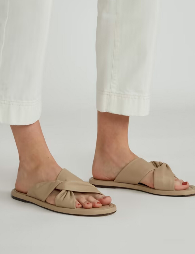 amet Day Twist High Comfort Sandal