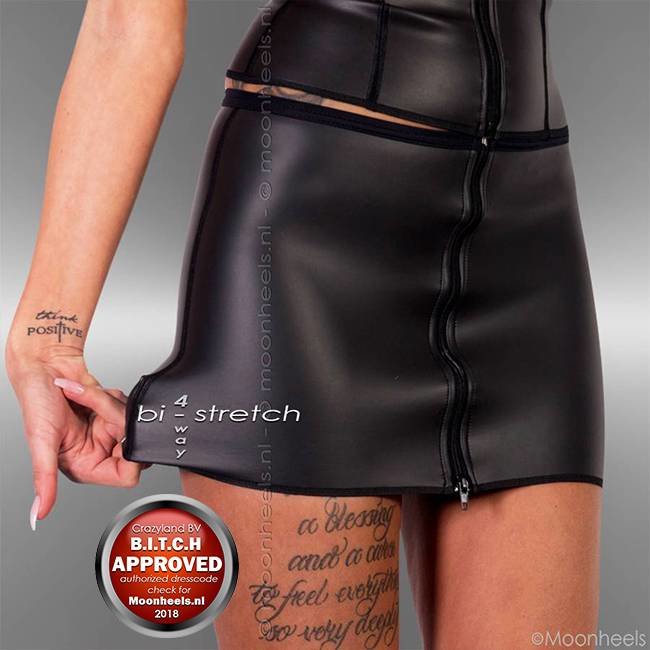 Kinky neoprene (rubber) skirt
