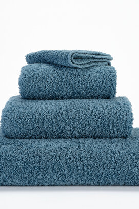 Abyss & Habidecor Super Pile Handdoek 60x110 306 bluestone