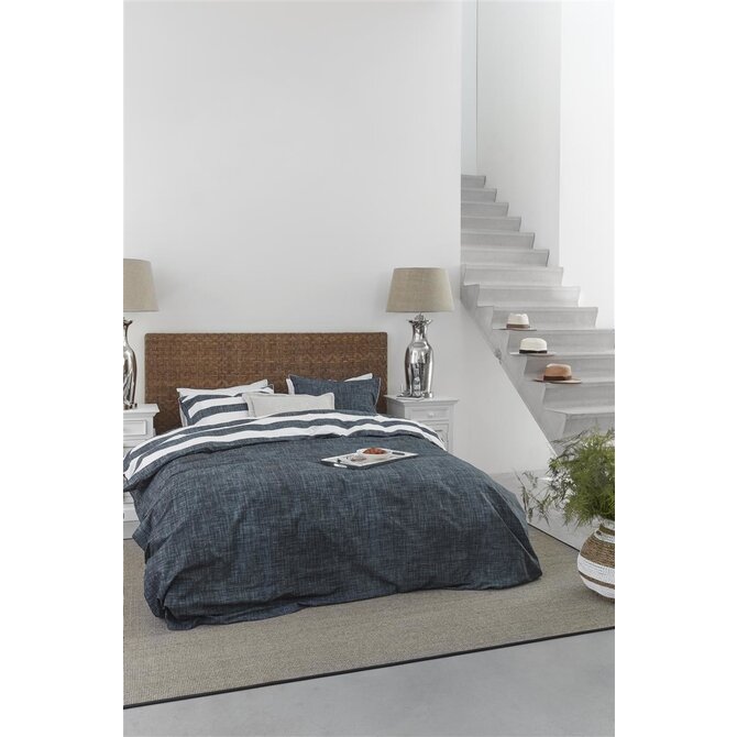 Rivièra Maison Lindy Lines Dekbedovertrek - Navy 140x200/220 cm Rivièra Maison Lindy Lines Dekbedovertrek - Navy 140x200/220 cm