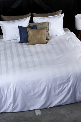 Dommelin Housse de couette Lina Satin 300TC Blanc 140x200/220 cm