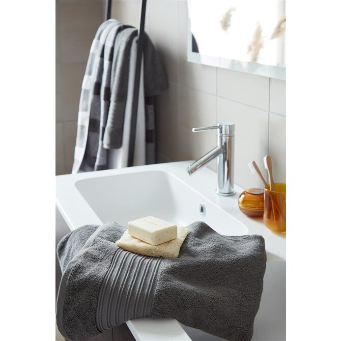 Beddinghouse Sheer Handdoek Antraciet 60x110 cm Beddinghouse Sheer Handdoek Antraciet 60x110 cm
