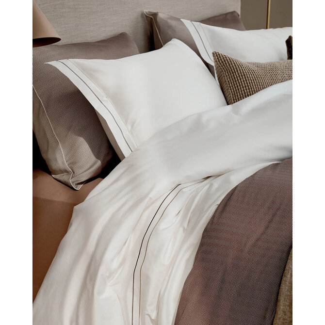 Vandyck Home Milano Dekbedovertrek 2-persoons (200x200/220) taupe Vandyck Home Milano Dekbedovertrek 2-persoons (200x200/220) taupe