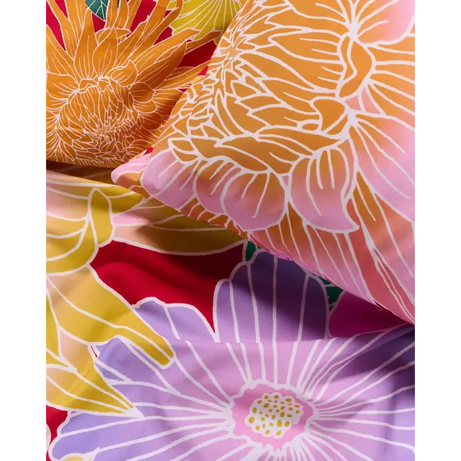 Covers & Co Flower fling Kussensloop Happy red 60x70