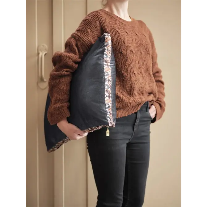 KAAT Amsterdam Julan Sierkussen  Anthracite 40x60 cm