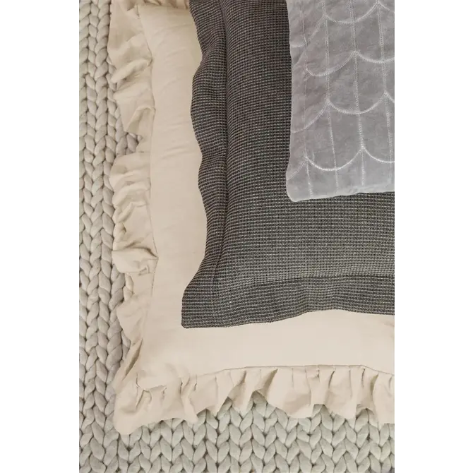 KAAT Amsterdam Coussin décoratif Emil - Sand 45x45 cm KAAT Amsterdam Coussin décoratif Emil - Sand 45x45 cm