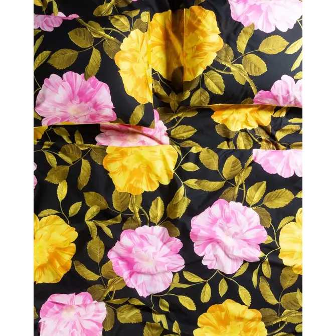 Covers & Co Bloom with a view Dekbedovertrek Black 140x200/220 Covers & Co Bloom with a view Dekbedovertrek Black 140x200/220