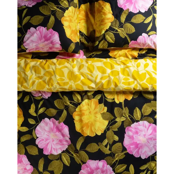 Covers & Co Bloom with a view Dekbedovertrek Black 140x200/220 Covers & Co Bloom with a view Dekbedovertrek Black 140x200/220