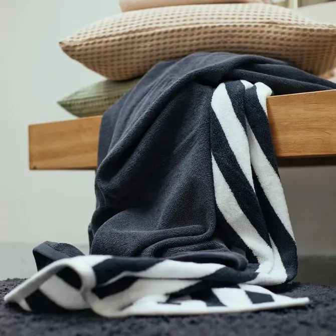 Vandyck Verona Stripes Guest towel 30x50 off black